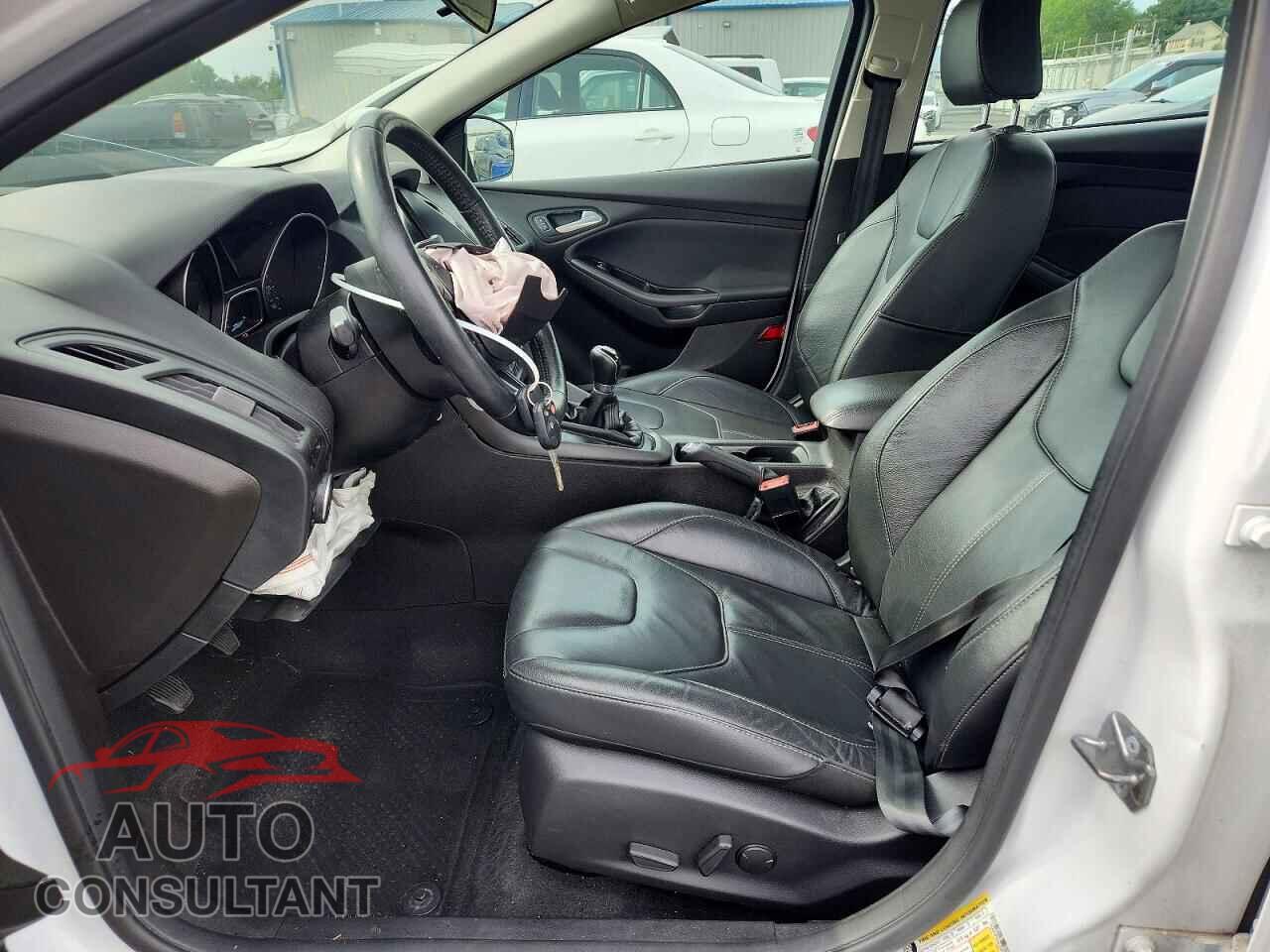 FORD FOCUS 2016 - 1FADP3F22GL236302