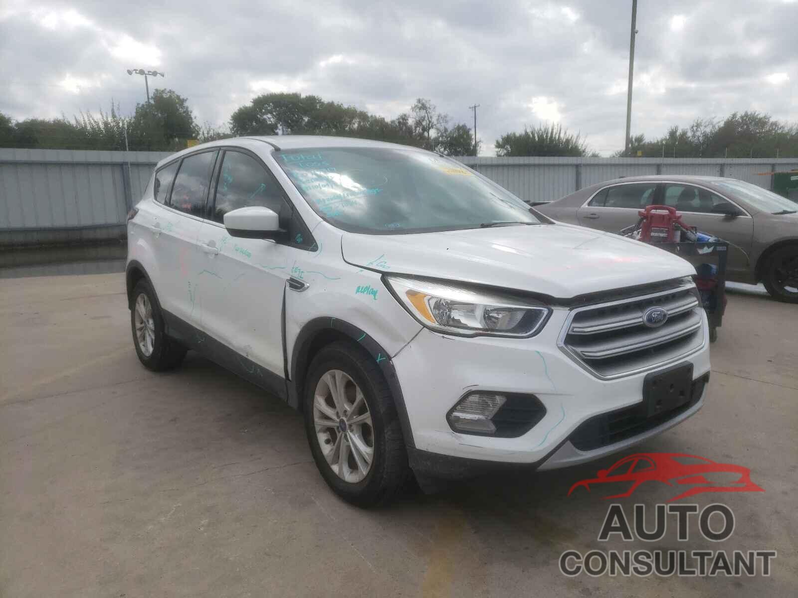 FORD ESCAPE 2017 - 1FMCU0GD7HUD10690