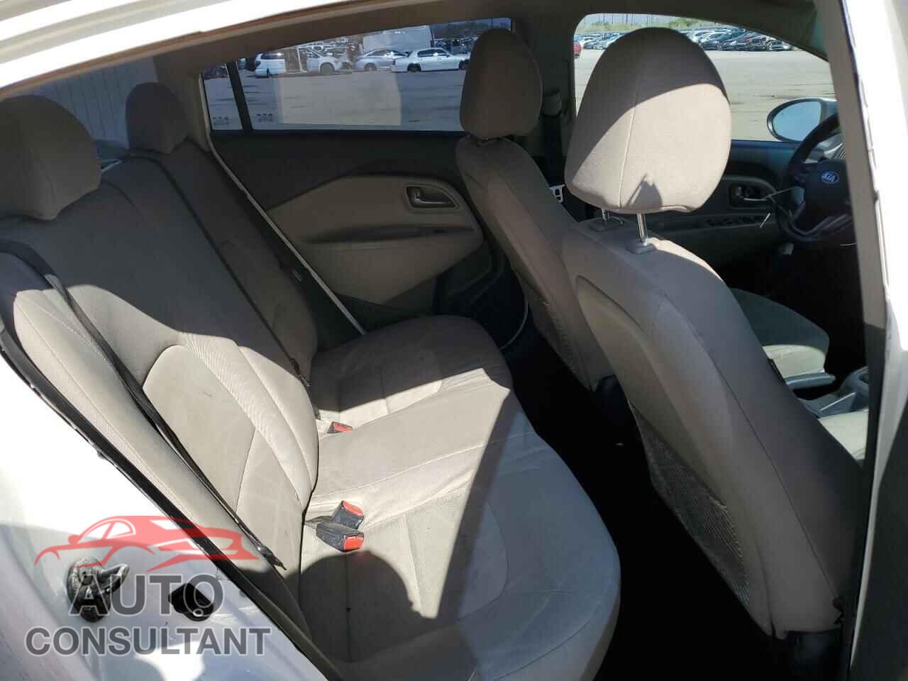 KIA RIO 2014 - KNADM4A32E6352830