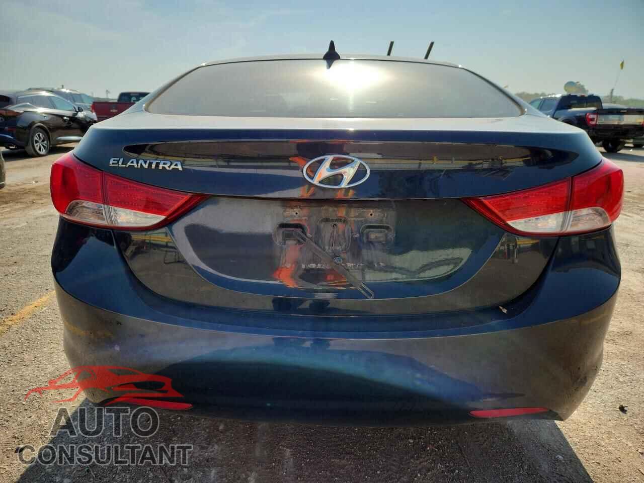 HYUNDAI ELANTRA 2012 - 5NPDH4AE5CH125840
