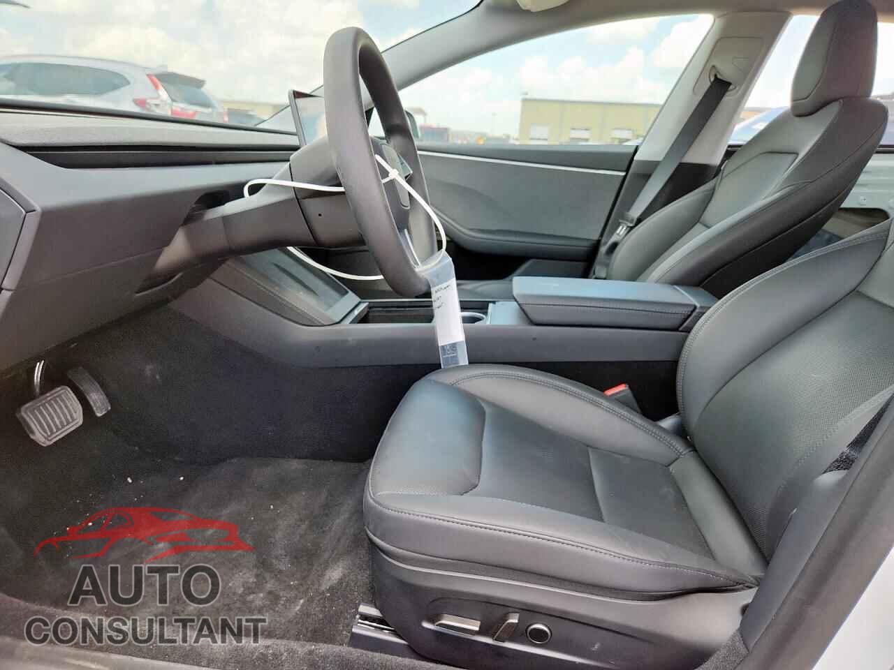 TESLA MODEL 3 2025 - 5YJ3E1EA2SF904197