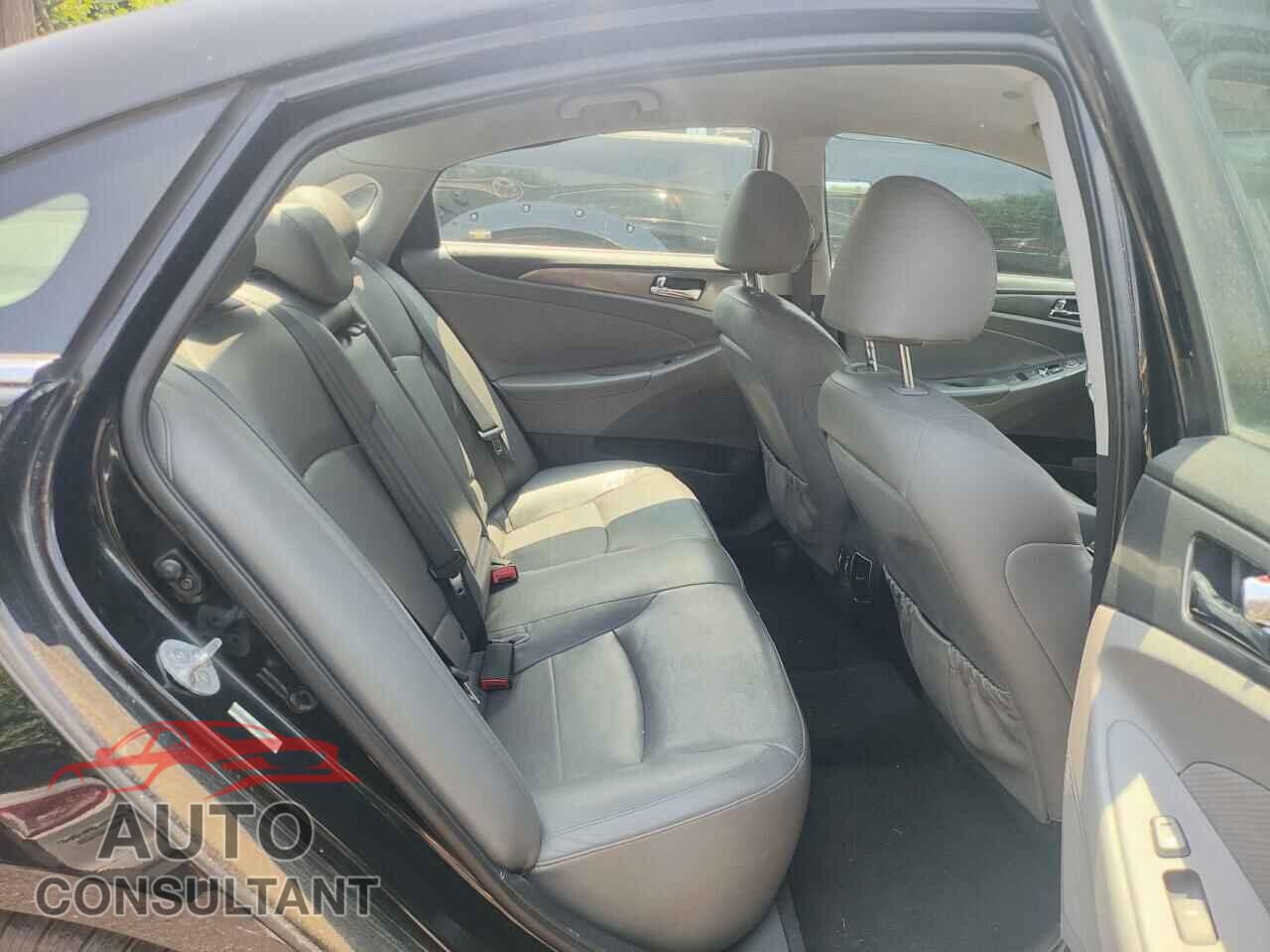 HYUNDAI SONATA 2013 - KMHEC4A42DA092293