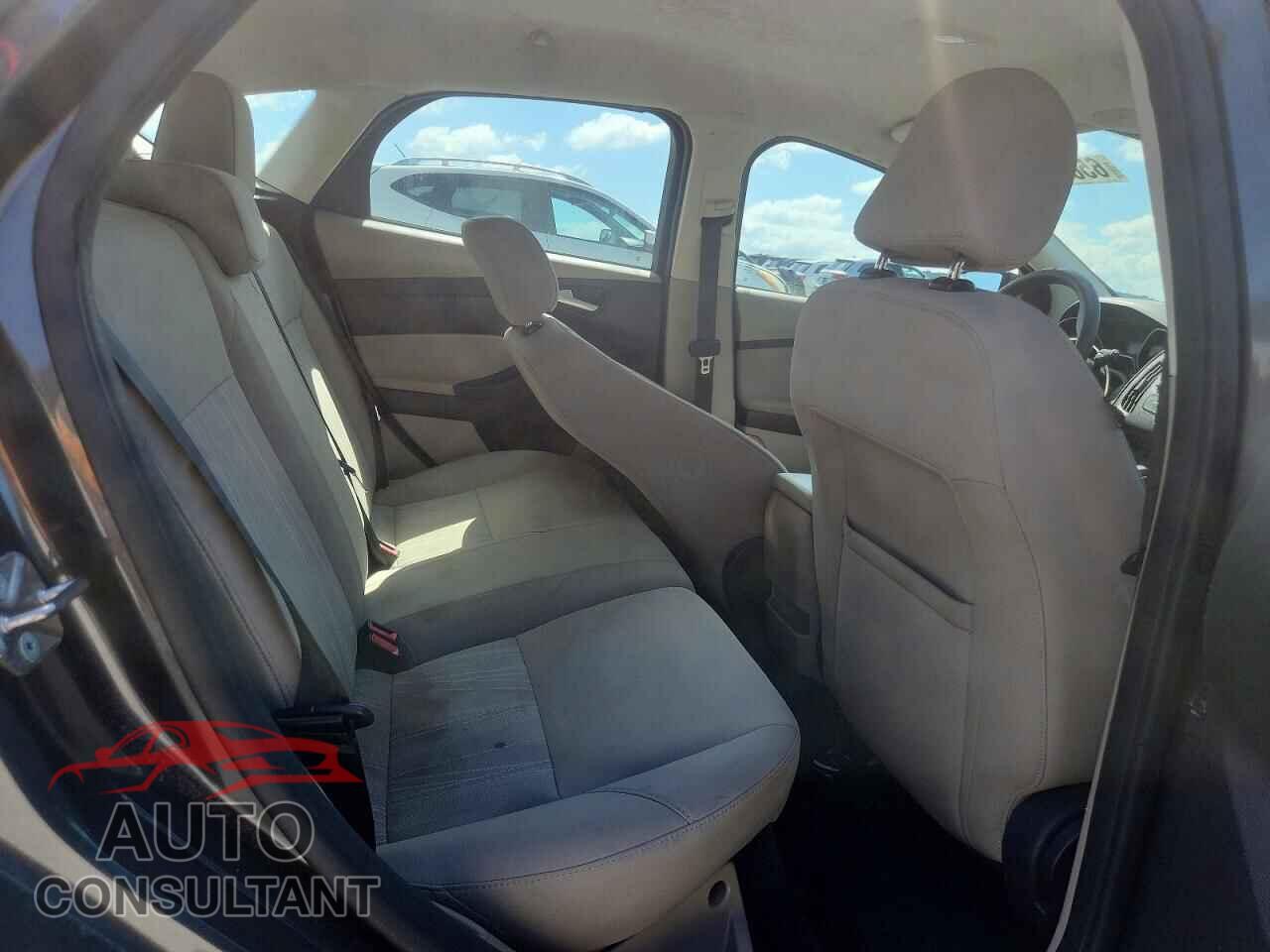 FORD FOCUS 2016 - 1FADP3K25GL371019
