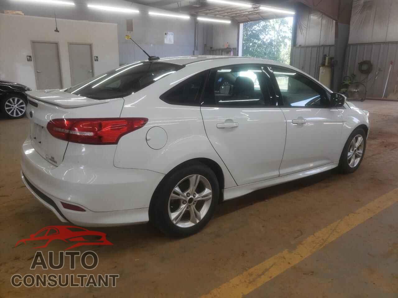 FORD FOCUS 2015 - 1FADP3F20FL277722