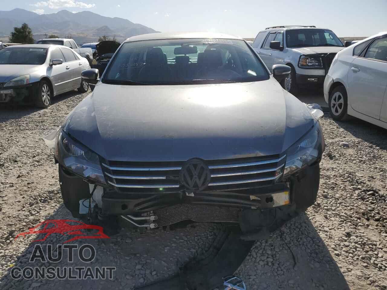 VOLKSWAGEN PASSAT 2015 - 1VWAT7A37FC105247