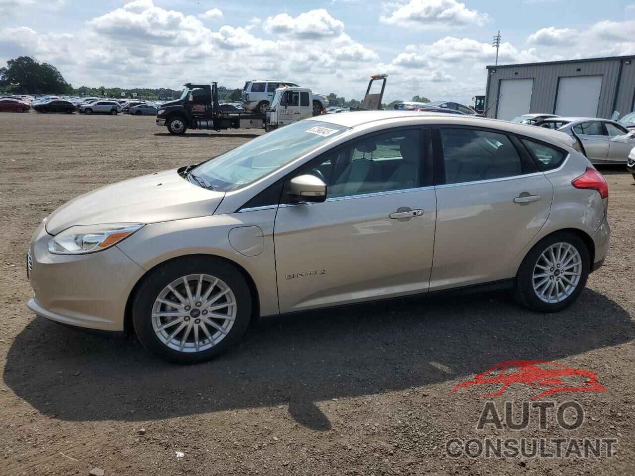 FORD FOCUS 2017 - 1FADP3R43HL228398
