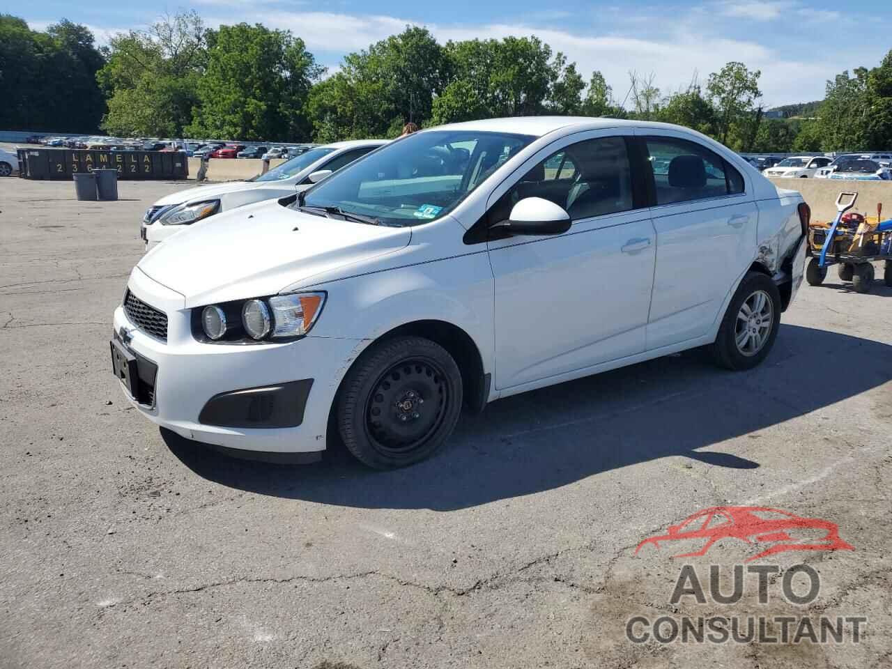 CHEVROLET SONIC 2015 - 1G1JC5SG8F4182608