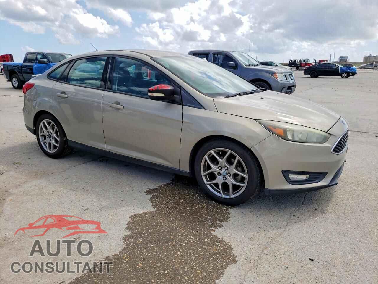 FORD FOCUS 2015 - 1FADP3F20FL310461
