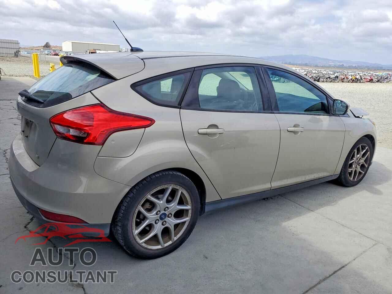 FORD FOCUS 2015 - 1FADP3K25FL318657