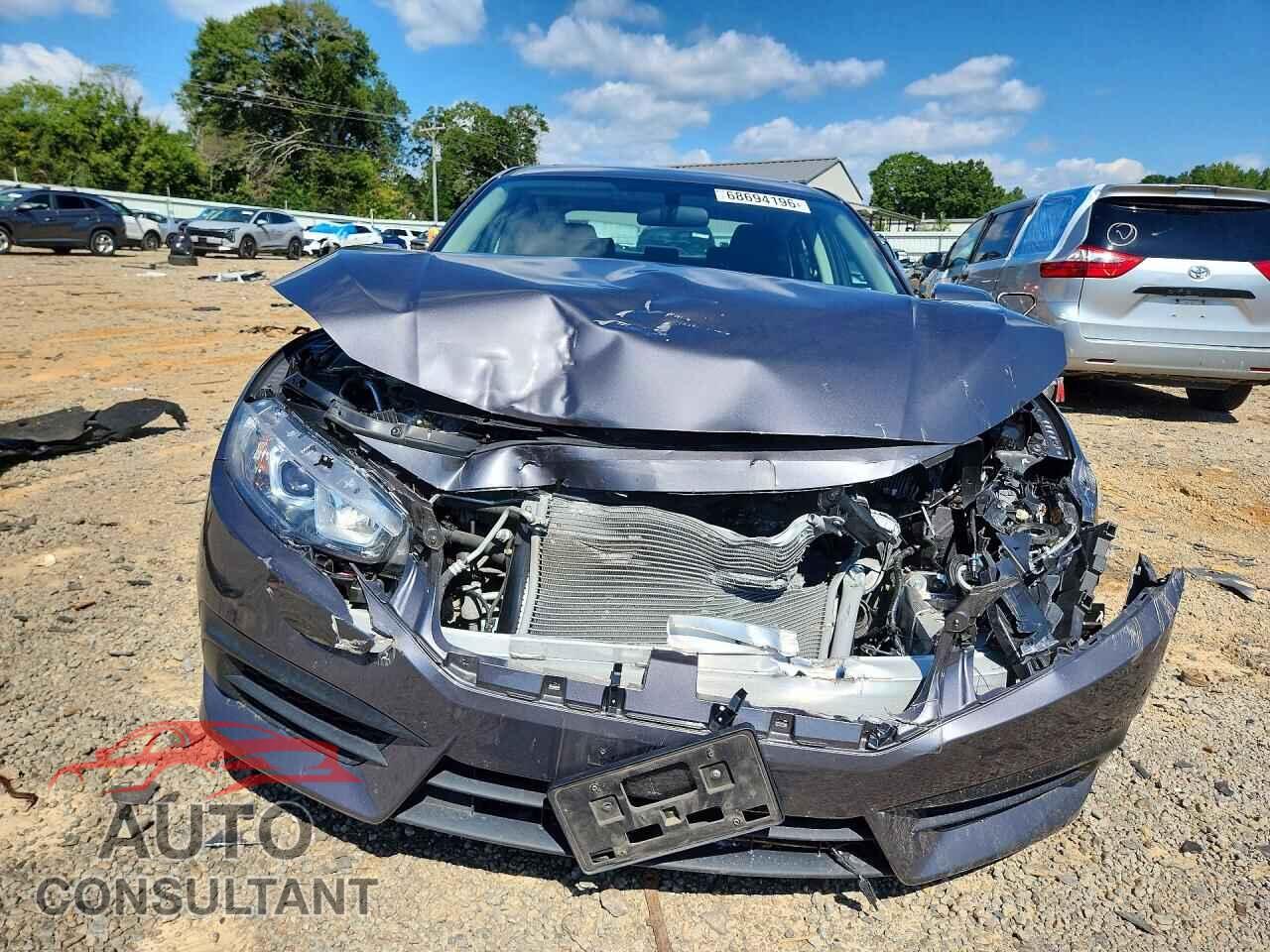 HONDA CIVIC 2018 - 2HGFC2F72JH508521