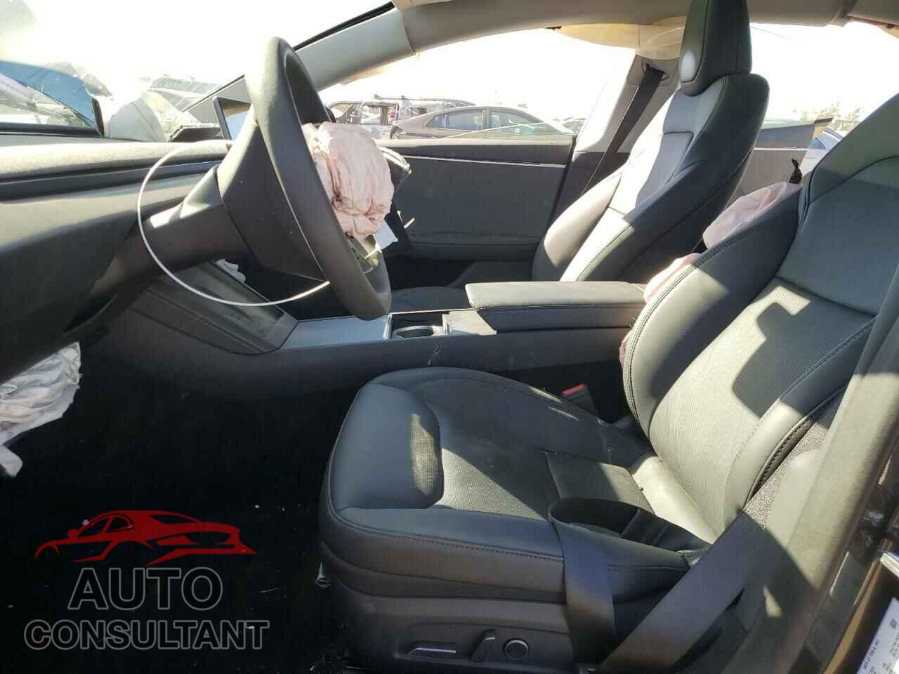 TESLA MODEL 3 2024 - 5YJ3E1EA8RF743638