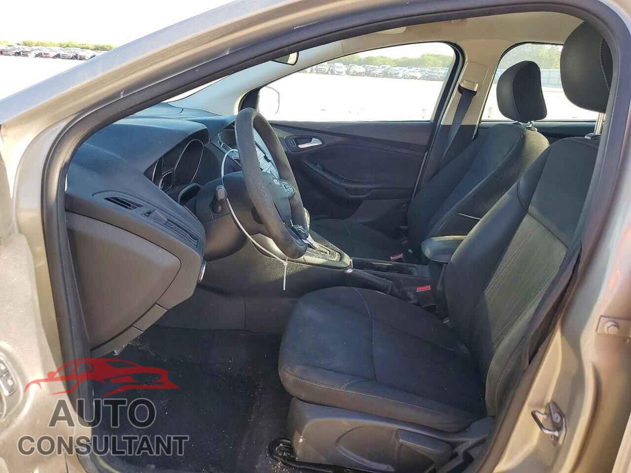 FORD FOCUS 2015 - 1FADP3F28FL204260