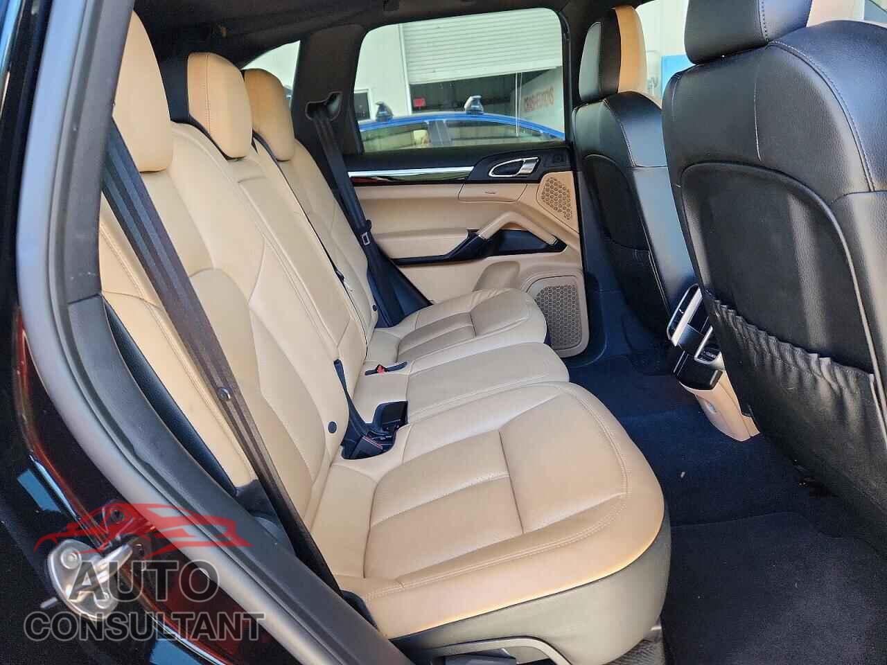 PORSCHE CAYENNE 2016 - WP1AA2A22GKA11821