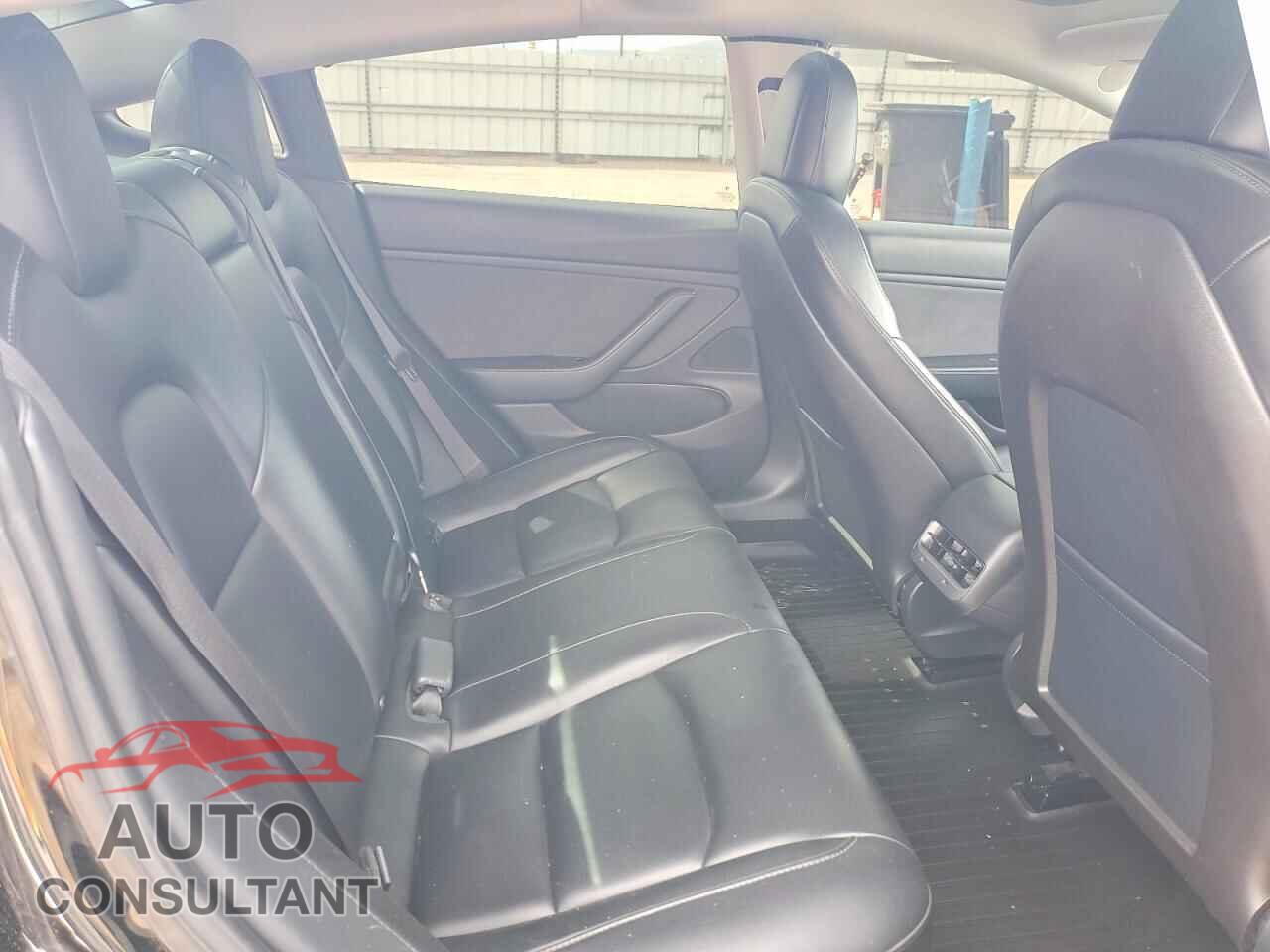 TESLA MODEL 3 2019 - 5YJ3E1EA5KF324037
