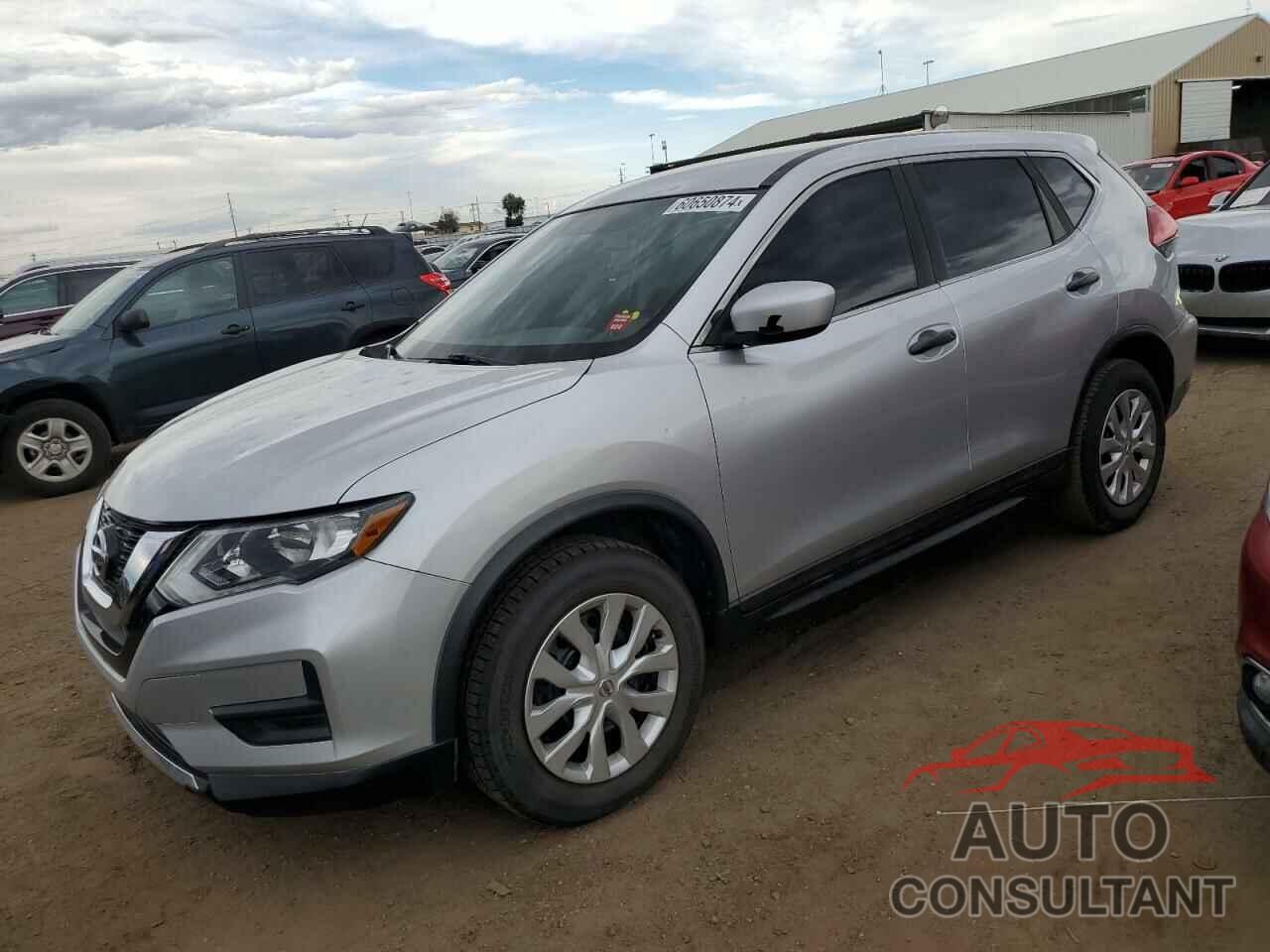 NISSAN ROGUE 2017 - KNMAT2MV4HP515700