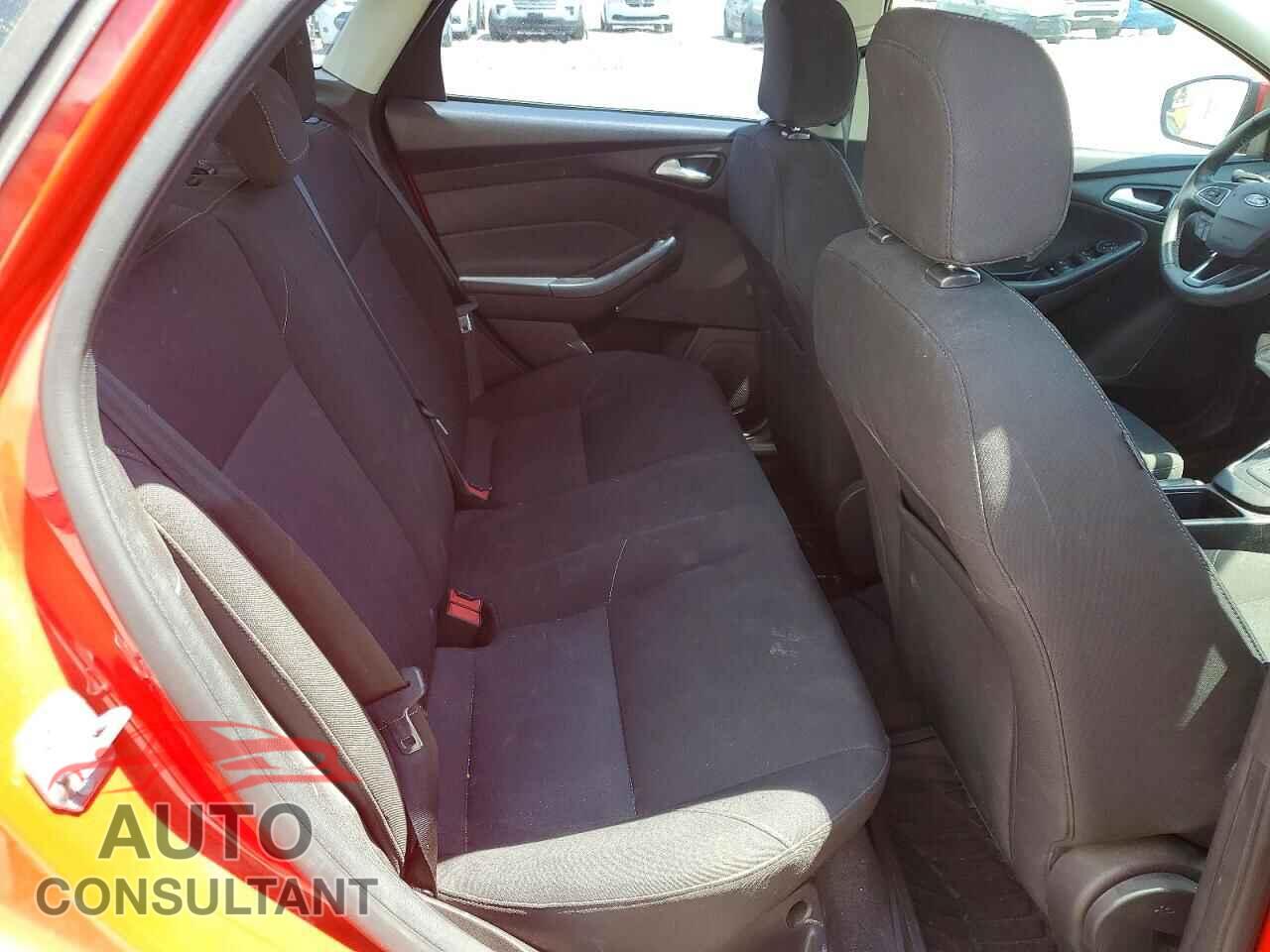 FORD FOCUS 2015 - 1FADP3F22FL281139