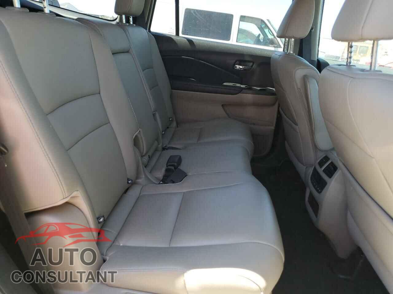 HONDA PILOT 2017 - 5FNYF6H66HB104101
