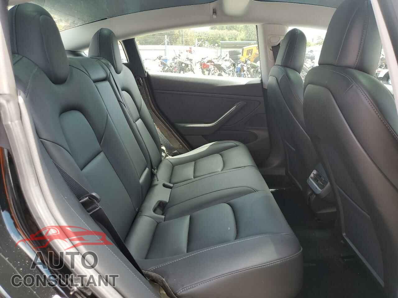 TESLA MODEL 3 2019 - 5YJ3E1EA6KF323818