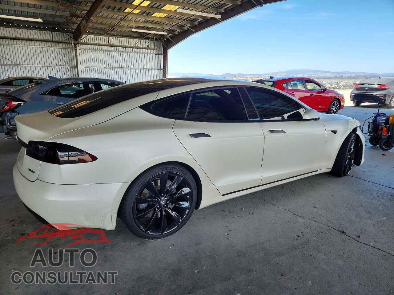 TESLA MODEL S 2017 - 5YJSA1E20HF208219