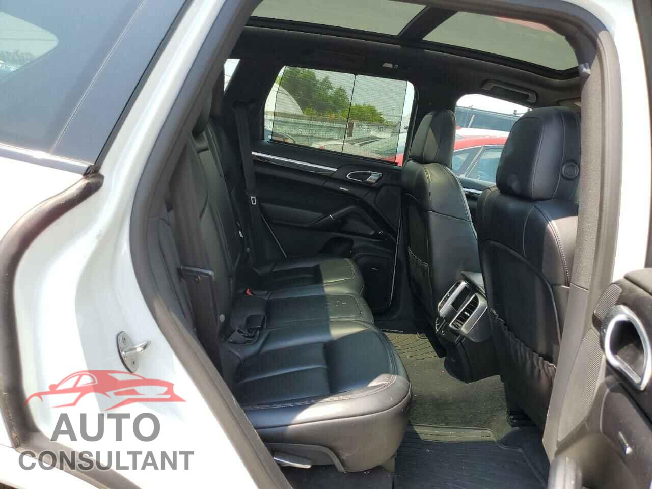 PORSCHE CAYENNE 2018 - WP1AA2A29JKA02511