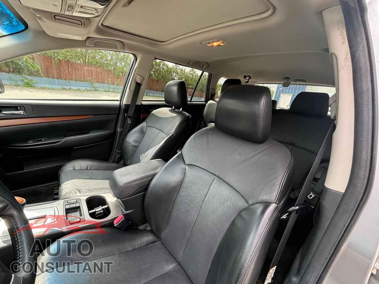 SUBARU OUTBACK 2014 - 4S4BRBLCXE3200501