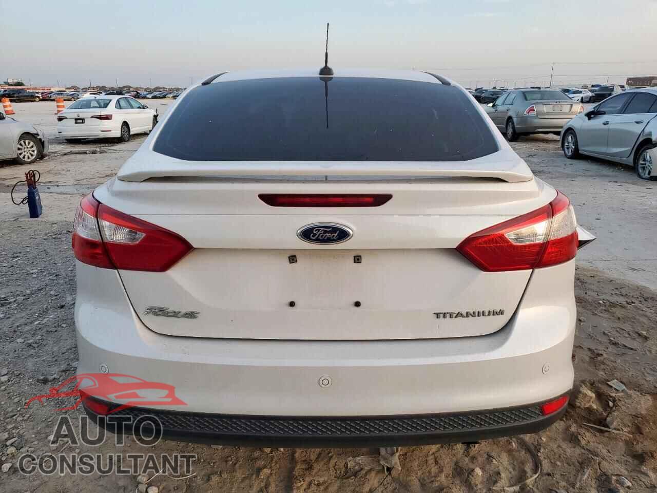 FORD FOCUS 2012 - 1FAHP3J21CL330464