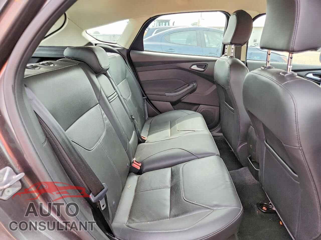 FORD FOCUS 2015 - 1FADP3K26FL386885
