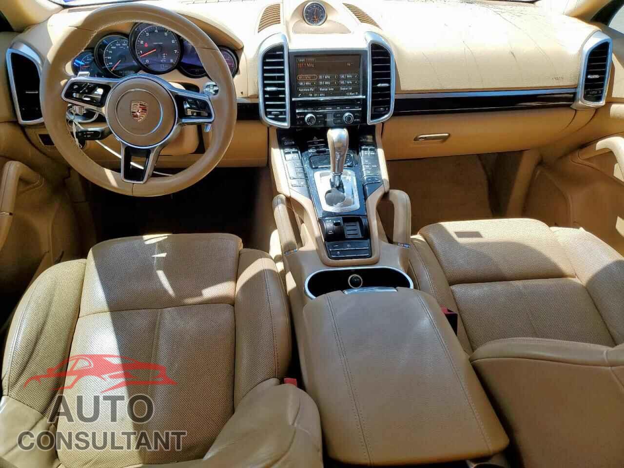 PORSCHE CAYENNE 2016 - WP1AA2A27GLA01036