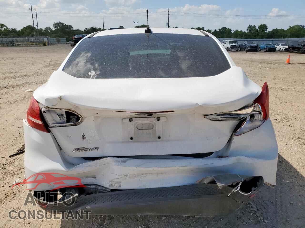 FORD FOCUS 2015 - 1FADP3E21FL221273
