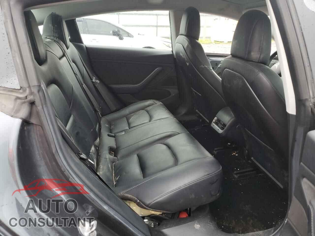 TESLA MODEL 3 2018 - 5YJ3E1EB8JF064076