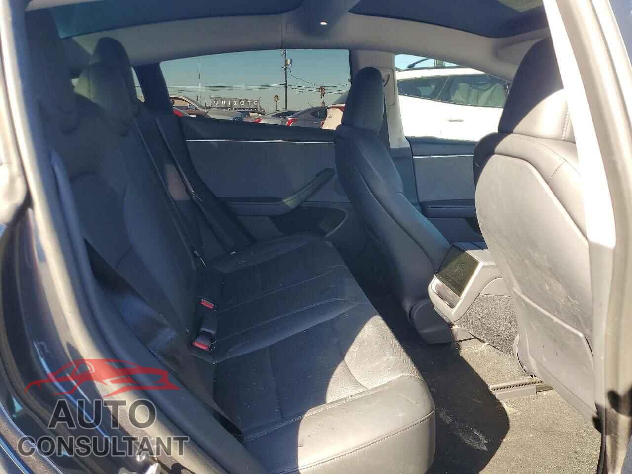 TESLA MODEL 3 2025 - 5YJ3E1EA8SF940301