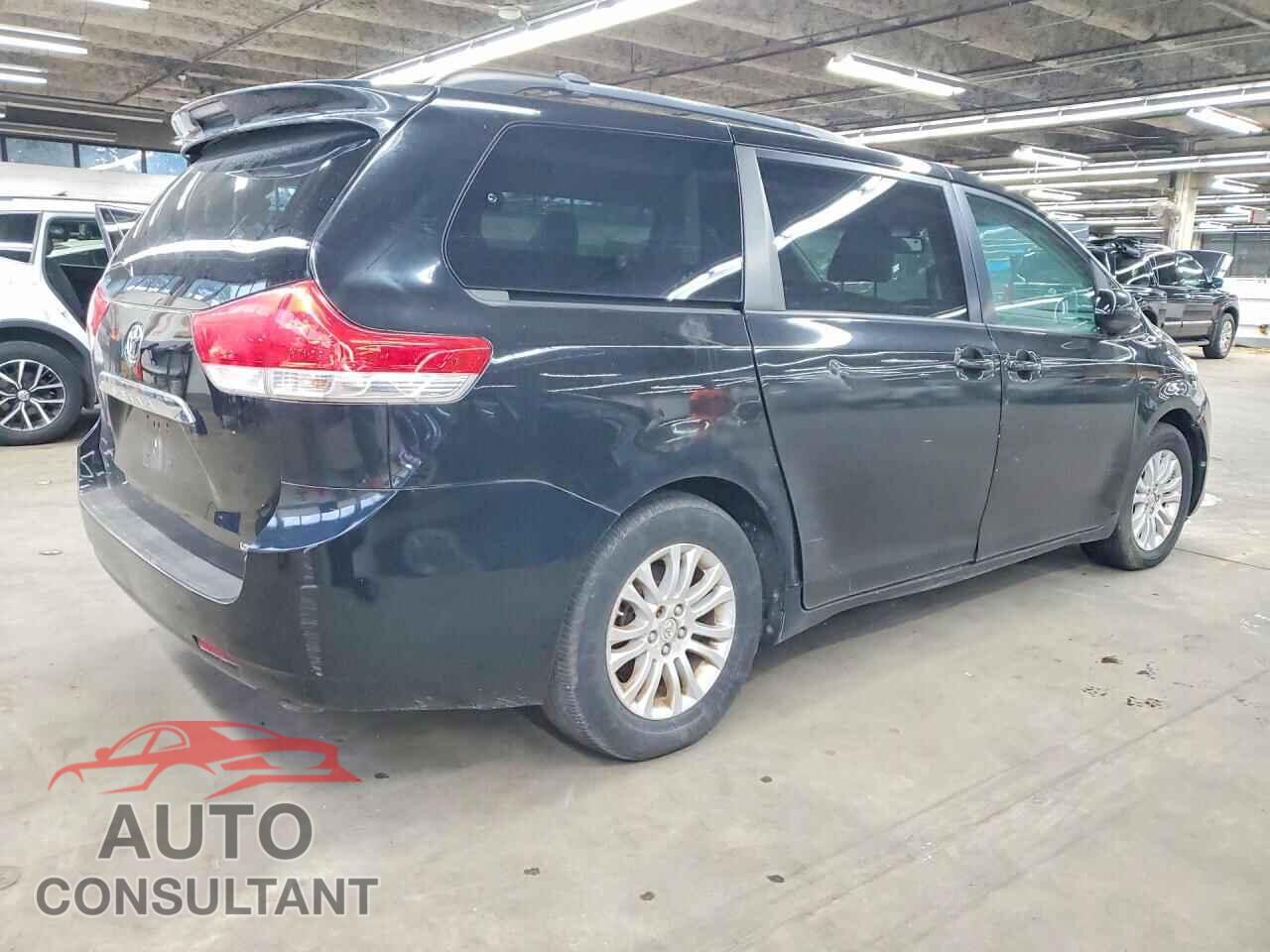 TOYOTA SIENNA 2011 - 5TDYK3DC5BS028914