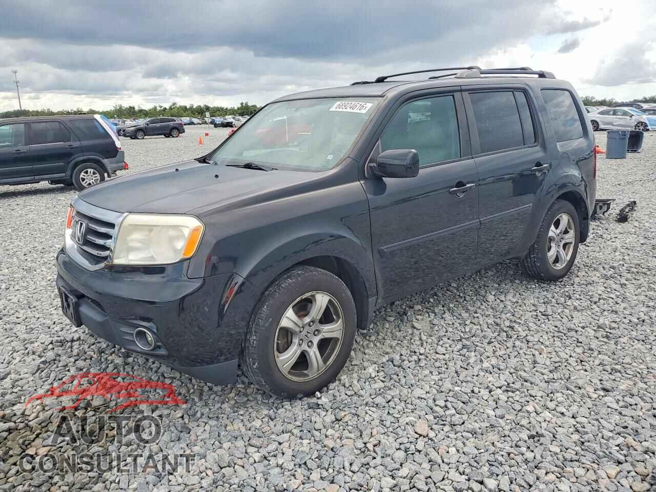 HONDA PILOT 2015 - 5FNYF4H69FB005600