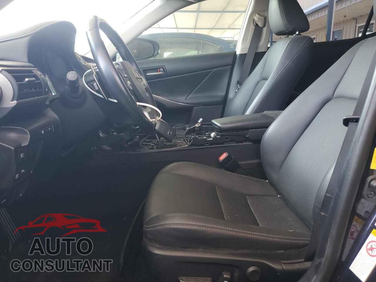 LEXUS IS 2017 - JTHBA1D22H5050046