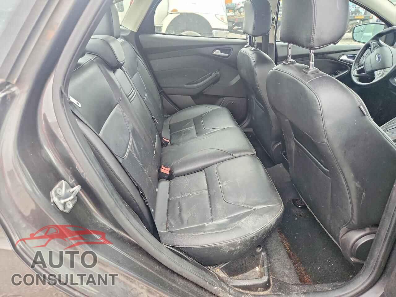 FORD FOCUS 2016 - 1FADP3F25GL202404