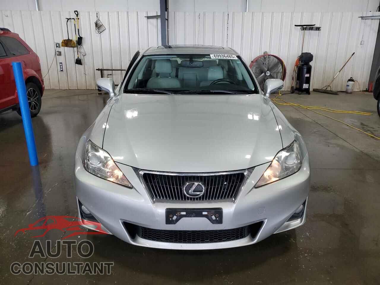 LEXUS IS 2012 - JTHCF5C22C5056906