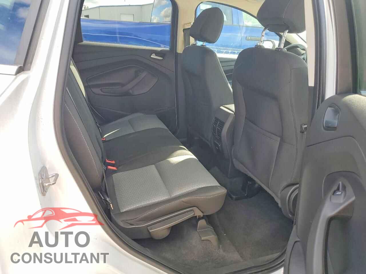 FORD ESCAPE 2017 - 1FMCU9GD2HUA73840
