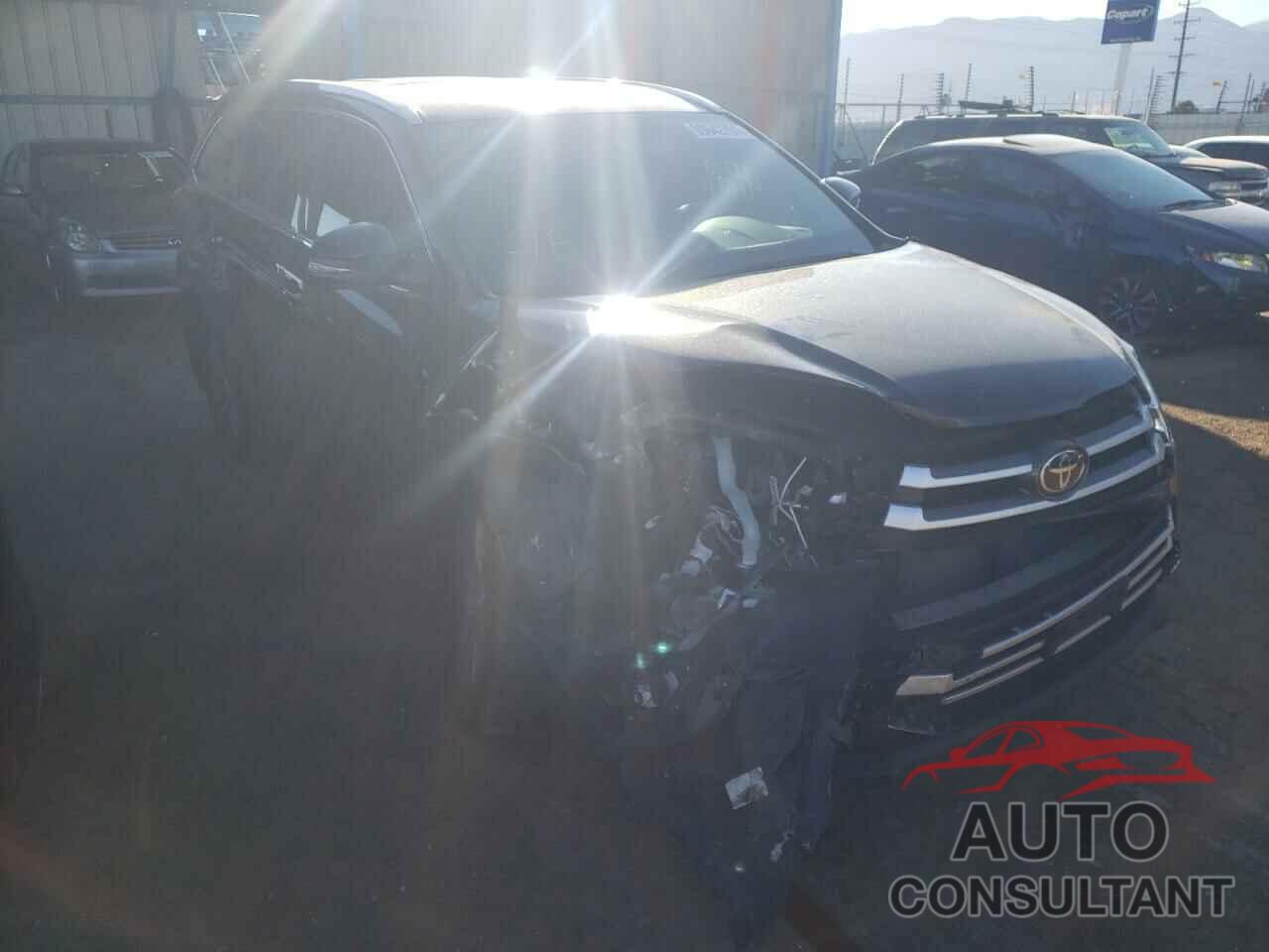 TOYOTA HIGHLANDER 2019 - 5TDJZRFH2KS607206