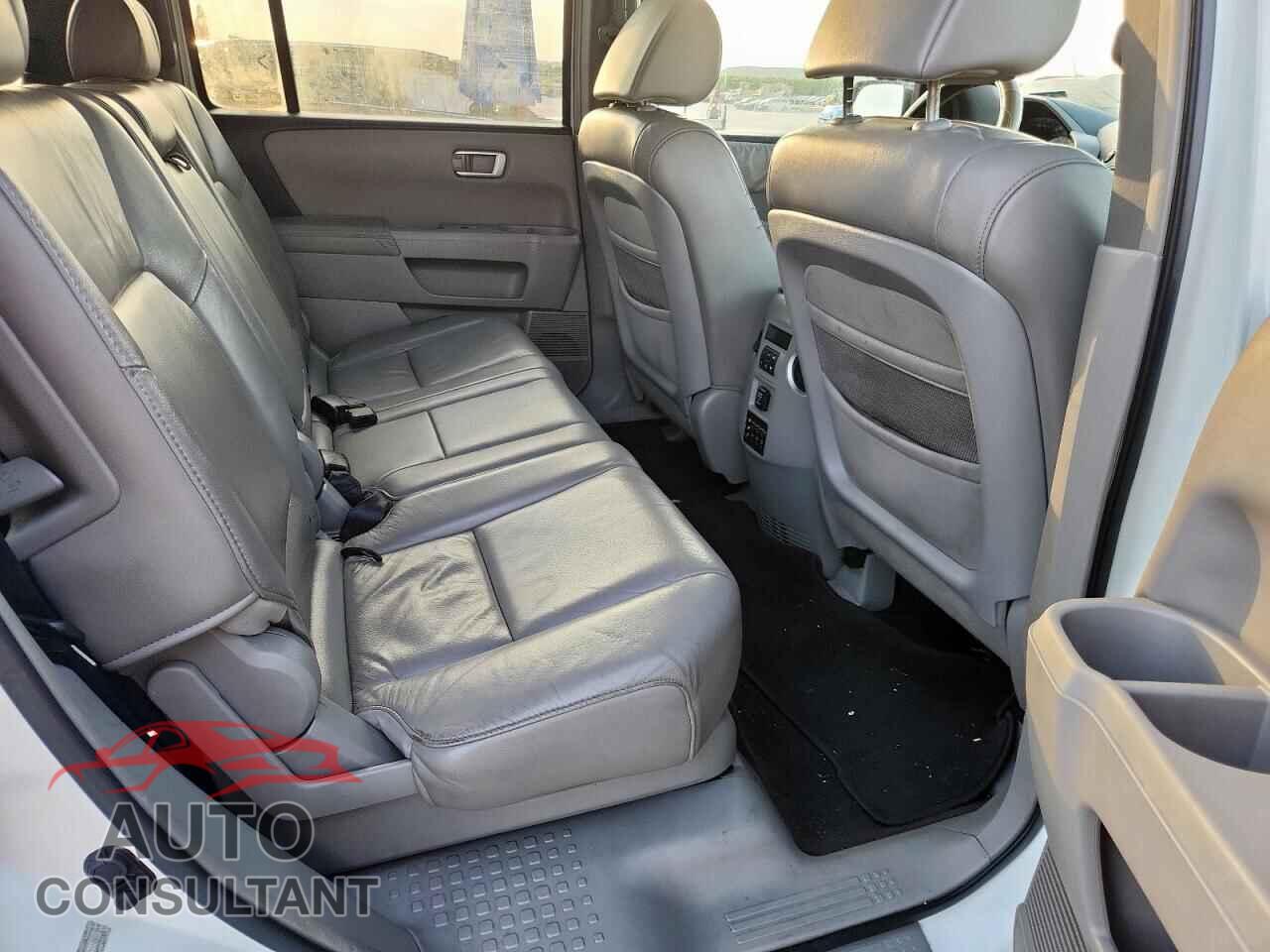HONDA PILOT 2009 - 5FNYF386X9B013686