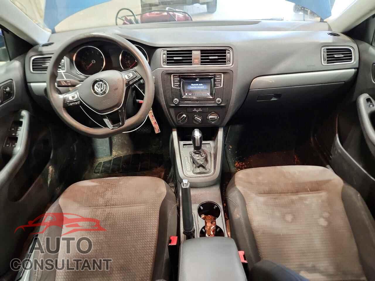 VOLKSWAGEN JETTA 2017 - 3VW2B7AJ8HM367690