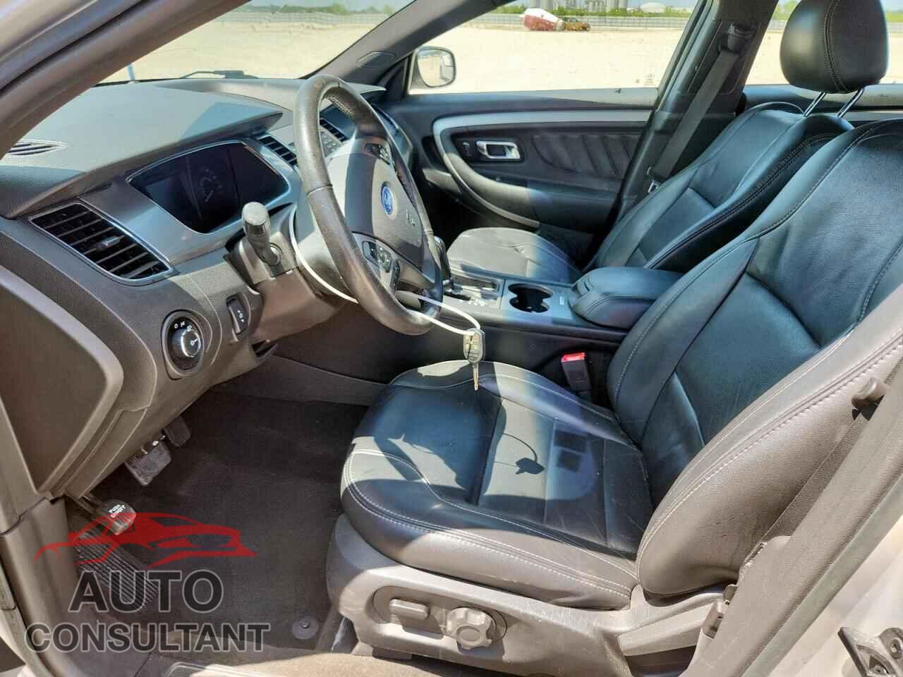 FORD TAURUS 2018 - 1FAHP2E89JG132648