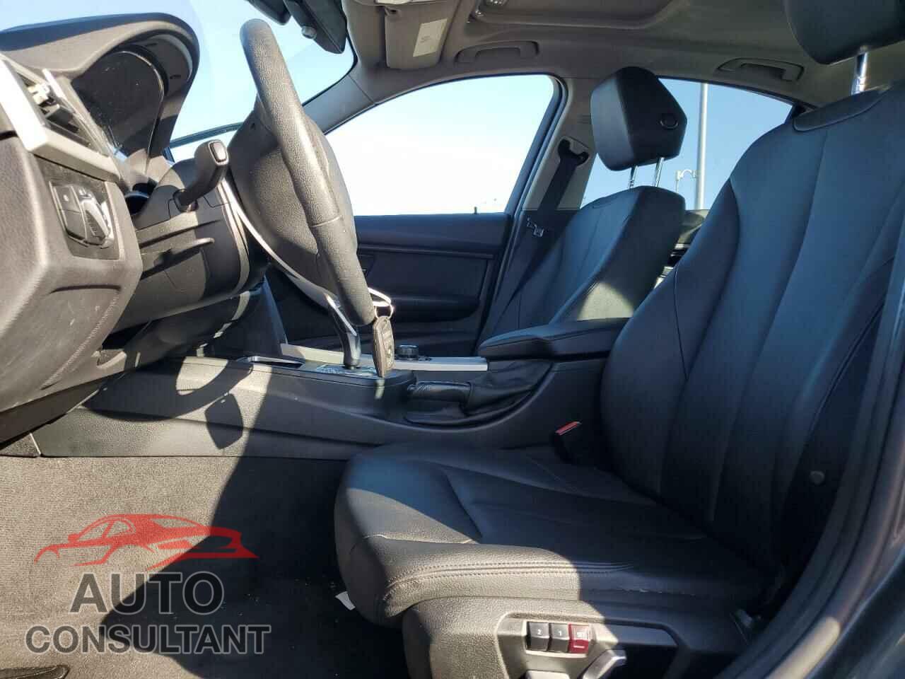 BMW 3 SERIES 2016 - WBA8E1G52GNU12071