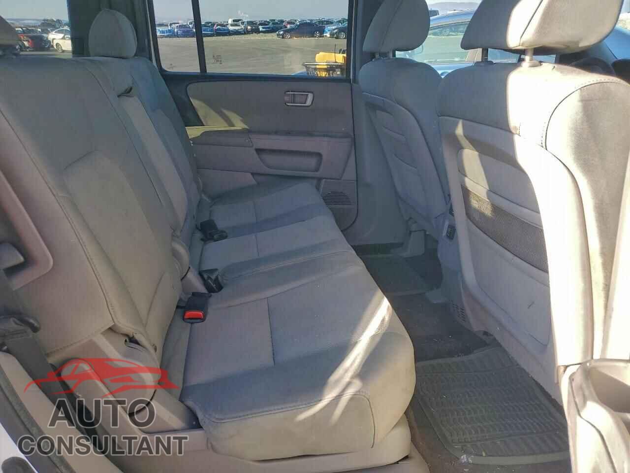 HONDA PILOT 2011 - 5FNYF4H28BB088024