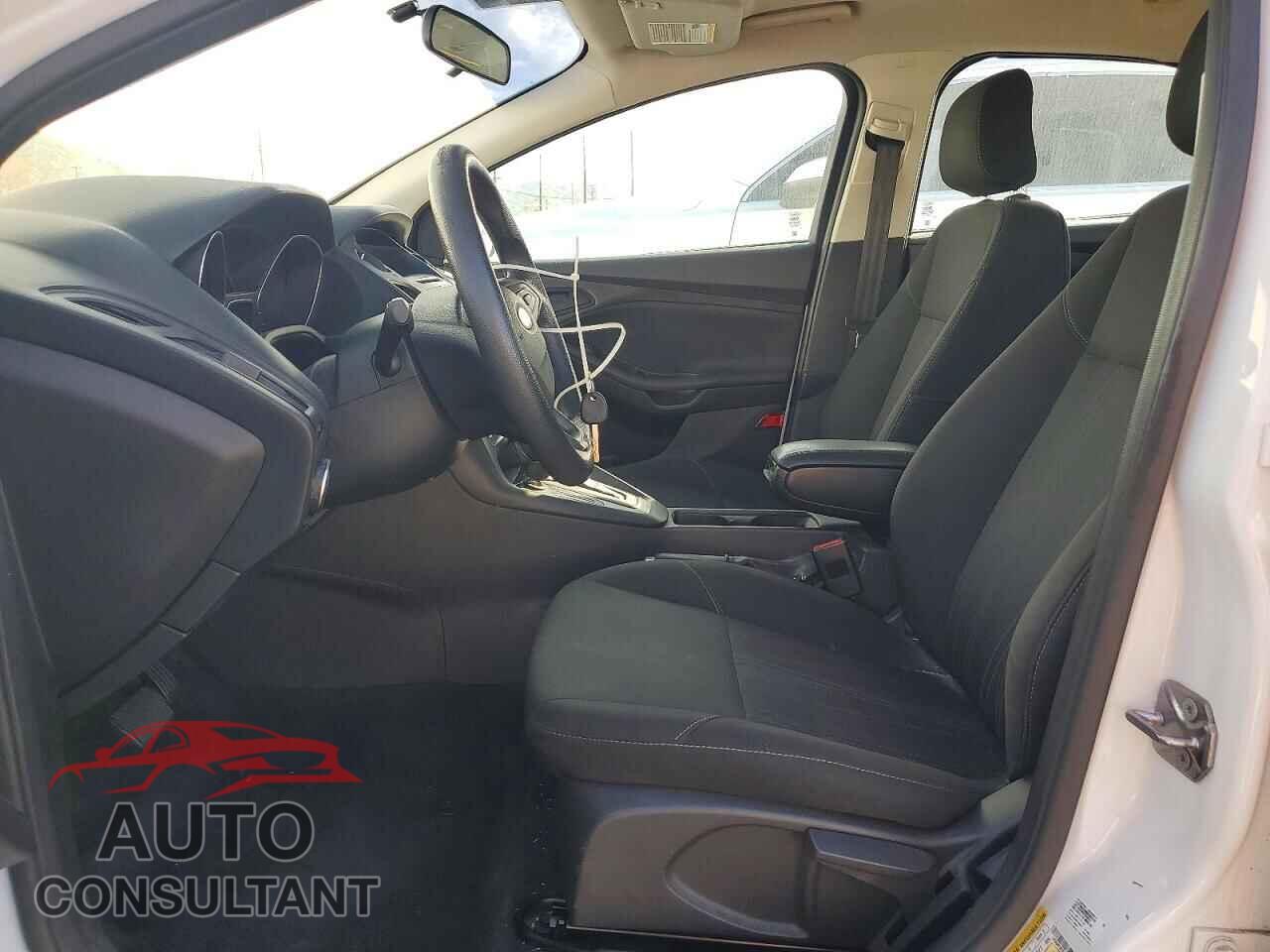 FORD FOCUS 2017 - 1FADP3E23HL230902