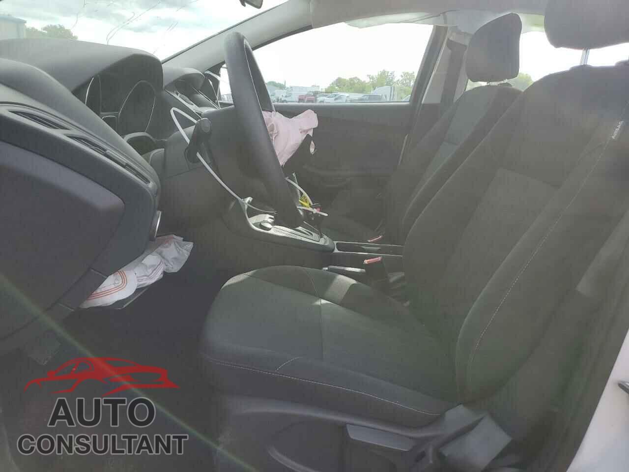 FORD FOCUS 2015 - 1FADP3F21FL300876