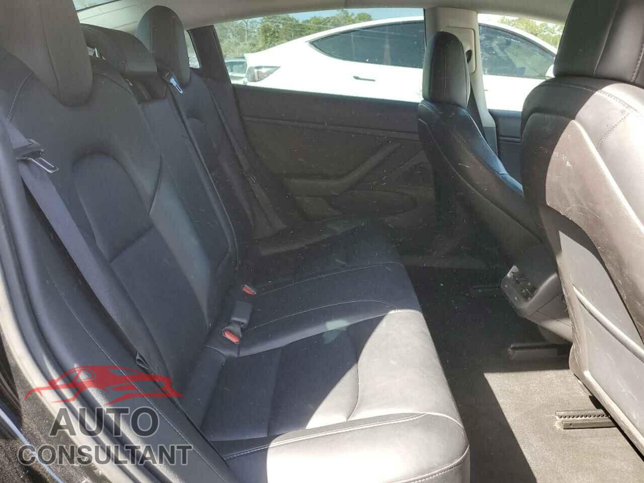 TESLA MODEL 3 2019 - 5YJ3E1EB5KF144808