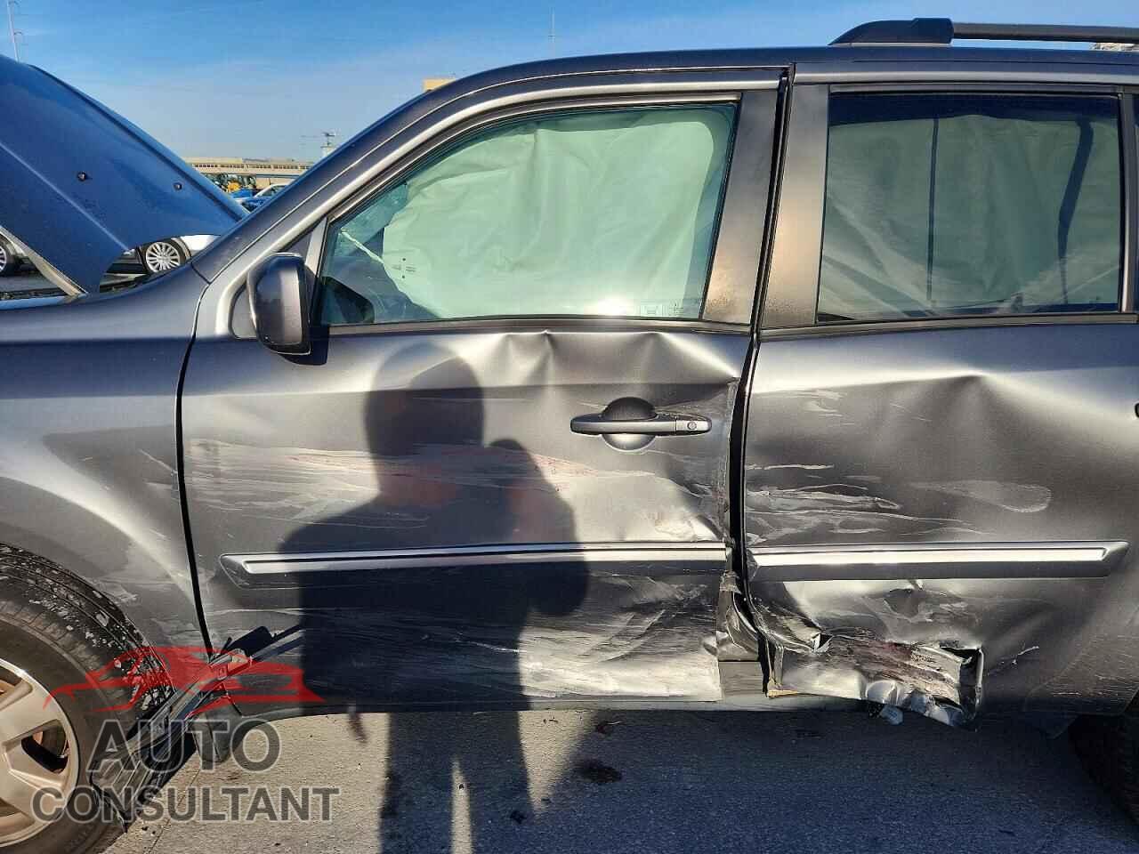 HONDA PILOT 2011 - 5FNYF3H51BB028669