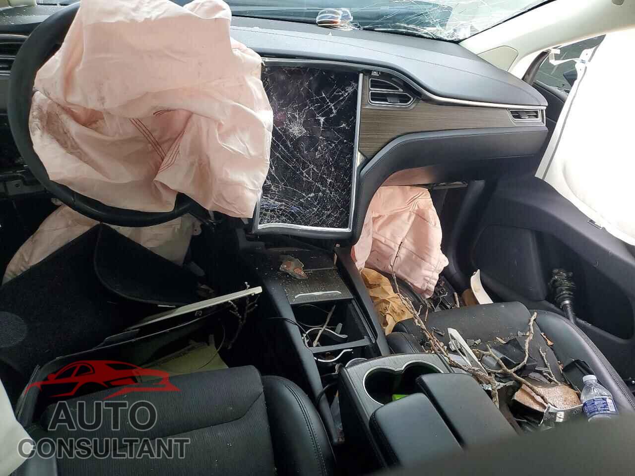 TESLA MODEL X 2016 - 5YJXCBE21GF008583