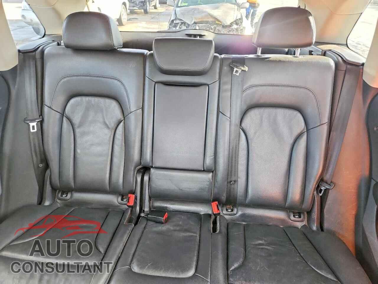 AUDI Q5 2011 - WA1CFAFP0BA013019