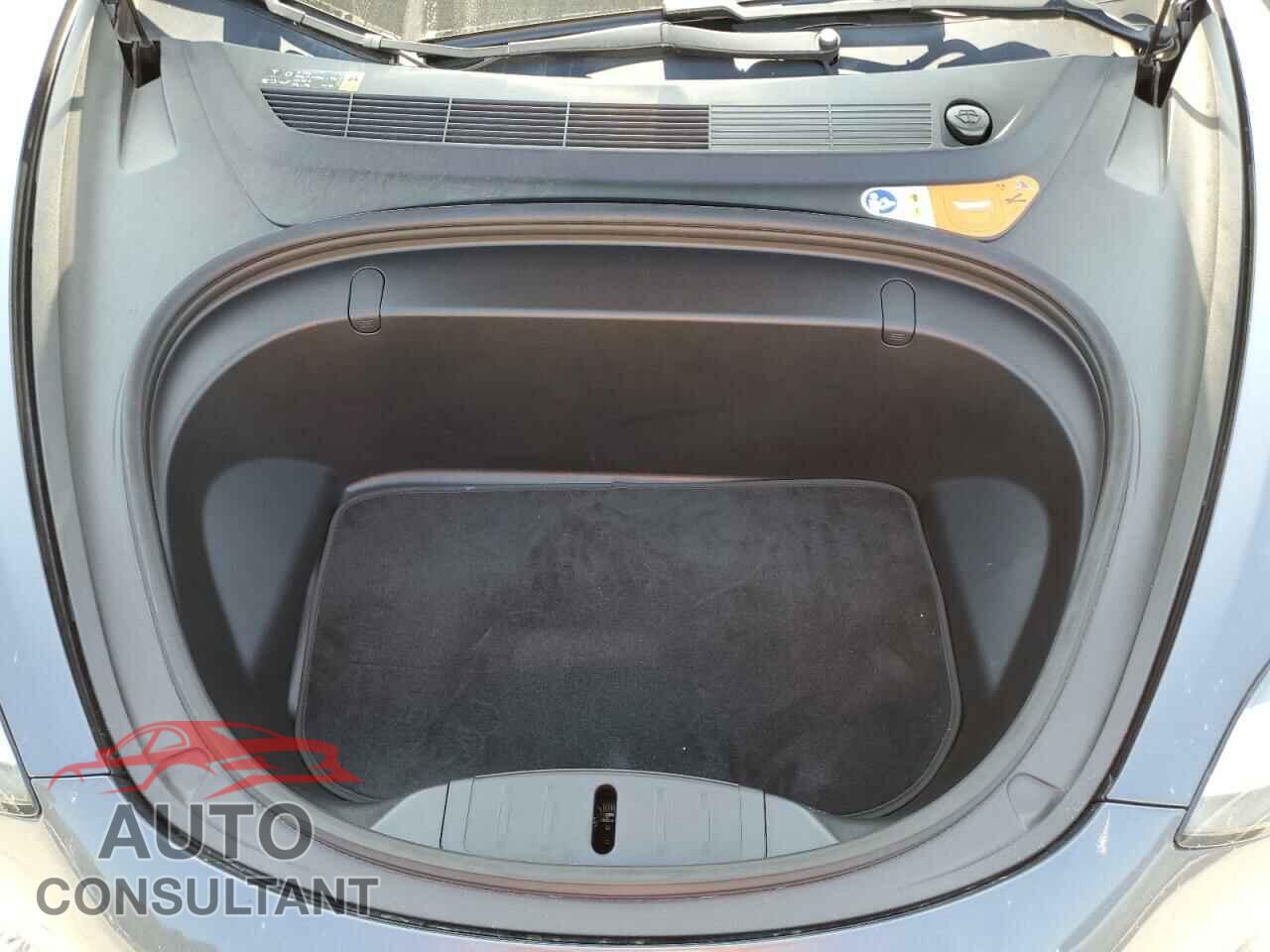 TESLA MODEL 3 2018 - 5YJ3E1EA7JF017757